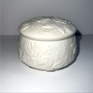 San Francisco Music Box Trinket Box RARE Bisque “A Few Of My Favorite Things”